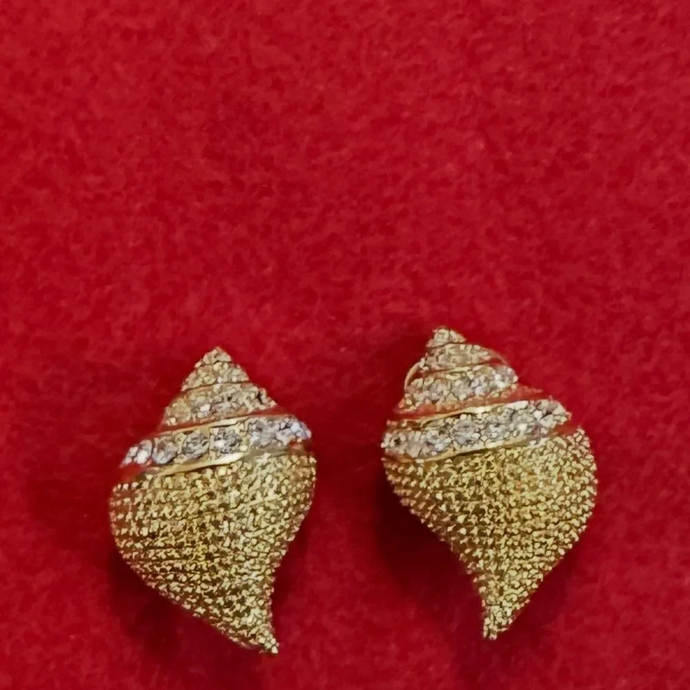 Kenneth J. Lane Vintage Signed Gold Conch Shell w/ Crystals Clip Earrings